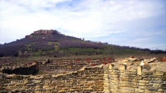 Поглед към руините на тракийския град Кабиле.