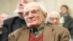 El gran maestro de las letras búlgaras Valeri Petrov cumplió 90 años