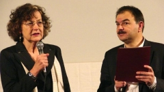 La cineaste Adela Peeva y el director del Centro Fílmico Nacional, Alexandar Donev, en el acto de presentación de las nuevas cintas búlgaras que aparecerán en la pantalla durante el 2010.