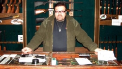Μιροσλάβ Πιράλκοφ: Όταν στη Βουλγαρία διαπραχθεί κάποια επιδεικτική δολοφονία που συνήθως γίνεται με παράνομο όπλο, οι αρχές αμέσως αρχίζουν να σκέπτονται πώς να σφίξουν τον έλεγχο. Η πρακτική όμως δείχνει ότι ανεξάρτητα από την αυστηρότητα του ελέγχου της νόμιμης εμπορίας όπλων, αυτή με κανένα τρόπο δεν επηρεάζει το επίπεδο της εγκληματικότητα