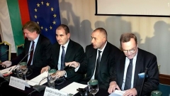 Την υποστήριξή του εξέφρασε ο πρόεδρος του Ευρωπαϊκού Λαϊκού Κόμματος, Βίλφριντ Μάρτενς (δεξιά) προς τα κυβερνητικά μέτρα για την πάταξη της εγκληματικότητας και της διαφθοράς