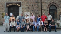 Die Teilnehmer an der Diskussion vor dem Archäologischen Museum in Sofia