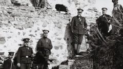 Zar Ferdinand und bulgarische Offiziere auf der Festung von Kavala nach der Einnahme der Stadt 1912.