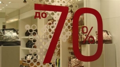 Wegen der Krise und des geschrumpften Konsums gibt es in manchen Läden Rabatte um bis zu 70 Prozent.