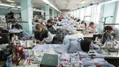 In vielen bulgarischen Nähfabriken wird die Arbeit kriminell schlecht bezahlt, sagt der Vorsitzende der Föderation „Leichte Industrie“ der Konföderation der unabhängigen Gewerkschaften Georgi Stankow.