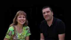 Stojan Georgiew und seine Ehefrau Sneschi, Mitbegründer der Webseite www.semeistvo.bg und Eltern von drei Kindern.