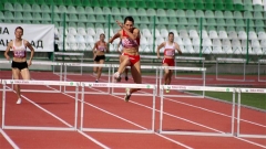 Wanja Stambolowa gewann Gold über 400 m Hürden beim Leichtathletik-Meeting der Balkanländer.