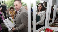 Ο υπουργός Γεωργίας και Τροφίμων, Μιροσλάβ Νάιντενοφ, και η διευθύντρια του Κρατικού Ταμείου Γεωργίας, Καλίνα Ηλίεβα