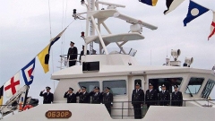 Υψώθηκαν οι σημαίες των πέντε πλοίων περιπολίας για την προστασία των θαλασσίων συνόρων που αγοράστηκαν πρόσφατα