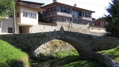 Η παλιά γέφυρα στην πόλη Κοπρίβστιτσα όπου ήχησε ο πρώτος πυροβολισμός της εξέγερσης