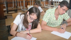 Οι Βούλγαροι μαθητές είναι φιλομαθή, έξυπνα, με ικανότητες. Απόδειξη αποτελούν τα βραβεία που παίρνουν κάθε χρόνο από συμμετοχές τους σε διάφορες ολυμπιάδες φυσικών επιστημών