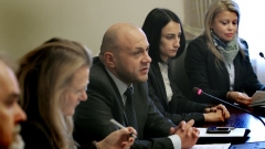 O υπουργός, αρμόδιος για τη διαχείριση των κονδυλίων από την ΕΕ, Τομισλάβ Ντόντσεφ, παρουσιάζει το σχέδιο 