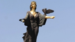 Το άγαλμα της Σόφιας-προστάτριας της πόλης του γλύπτη Γκεόργκι Τσαπκάνοφ