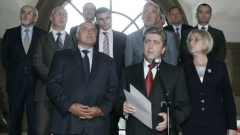 Ο πρόεδρος της Δημοκρατίας, Γκεόργκι Παρβάνοφ, η πρόεδρος της Βουλής, Τσέτσκα Τσάτσεβα, ο πρωθυπουργός, Μπόικο Μπορίσοφ, υπουργοί και πολιτικοί μετά την συνεδρίαση του Συμβουλίου
