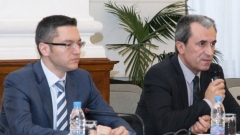 Ο υπουργός Εξωτερικών Κριστιάν Βιγκένιν (αριστερά) με τον πρωθυπουργό Πλάμεν Ορεσάρσκι