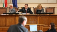 Ο πρόεδρος της Βουλής Μιχαήλ Μίκοφ δίνει την αρχή της συνεδρίασης