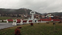 Το πάρκο με το μνημείο των πεσόντων κατοίκων του χωριού στους πολέμους