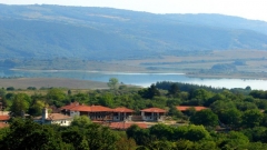 Panorama de los Balcanes que rodean la ciudad de Elena