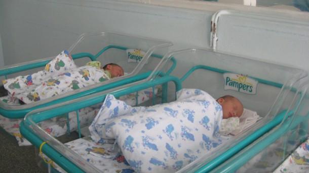 Новородените бебета от майки с Covid-19 са рискови, което налага