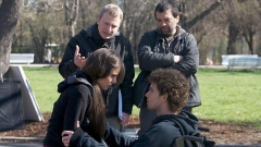 Виктор Чучков-син (прав вляво) по време на снимките на друг негов филм.