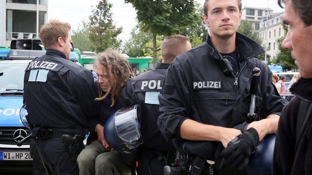 Полицията в Германия разследва над 12 000 случая на фалшиви