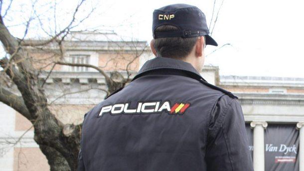 Испанската Гражданска гвардия и местната полиция на град Телде остров