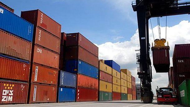 Китайският износ нарасна солидно през март за пореден месец, макар