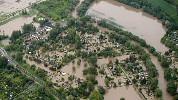 Отминава седмица на природна катастрофа с исторически мащаби  Германия водеше неравна