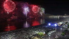 Бразилия плажа Копакабана в Рио Де Жанейро нова година