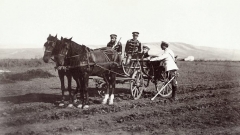Руски офицери на път за Плевен, 1877 г.