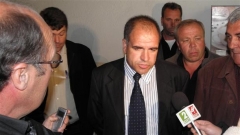 Ибрахим Палев (в средата)