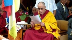 Далай Лама се оттегли от политическото управление на страната