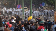 Демонстранти и силите за сигурност в Кайро