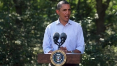 Барак Обама прави изказване на остров Мартас Винярд през август 2011 г.
