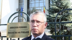 В. Попов пред Румънското посолство по време на протеста на Синдикалната федерация на служителите от МВР през ноември 2010 в подкрепа на румънските колеги