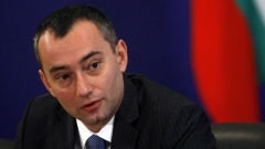 България няма да сочи с пръст потенциални организатори на атентата в Бургас, докато не приключи разследването, каза външният министър