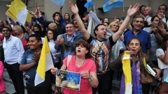Жителите на Буенос Айрес празнуват избора на аржентинец за папа