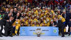Хокеистите на Швеция спечелиха световната титла пред собствена публика в Стокхолм след успех във финала над Швейцария с 5:1