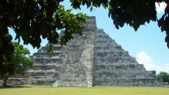 Чиченица (в превод от езика на маите – „в устата на кладенеца на Ица“) е бил политически и културен център на маите в северната част на полуостров Юкатан, Мексико.
