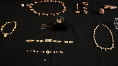 Част от находките от археологическите разкопки на тракийска могила в Синеморец.