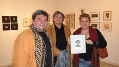 Валери Василев, председател на секция „Графика” към СБХ, Юлия Петрова и Силвия Чолева (отляво надясно)