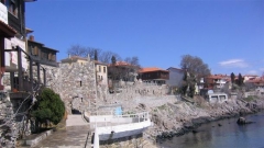 Южната кула и крепостна стена в стария град в Созопол, който оглави класацията на в. 