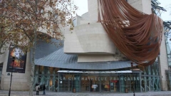 Още през 30-те години на миналия век във Франция започват създаването на музей на киното. Днес музеят се намира в постмодерна сграда, проектирана от американския архитект Франк Гери.