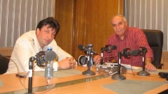 Росен Илиев (вляво на сн.) в студиото на „Един мъж, един микрофон” заедно със Симеон Идакиев.