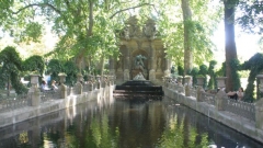 Люксембургската градина е едно от задължителните за посещение места в романтичен Париж.