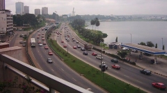 Абиджан е бивша столица и най-голям град в Кот д’Ивоар.