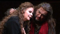 Сюзън Греъм (Ифигения) и Пласидо Доминго (Орест) в сцена от операта.