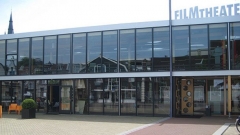 Сградата в която се провежда 37 Международната фичър конференция (IFC) в Хилверсум, Холандия.