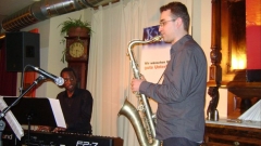 Келвин Шолар, пиано и Владимир Кърпаров, саксофон свирят в Бад Ишъл, Горна Австрия.