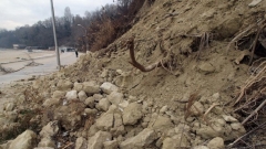 Свлачища се активизираха по скатовете на морската градина във Варна, намиращи се на метри от крайбрежната алея.